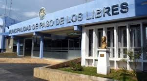 Protesta de trabajadores frente al municipio de Paso de los Libres